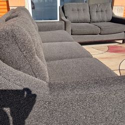 Cindy Crawford 💢Couch & Loveseat 