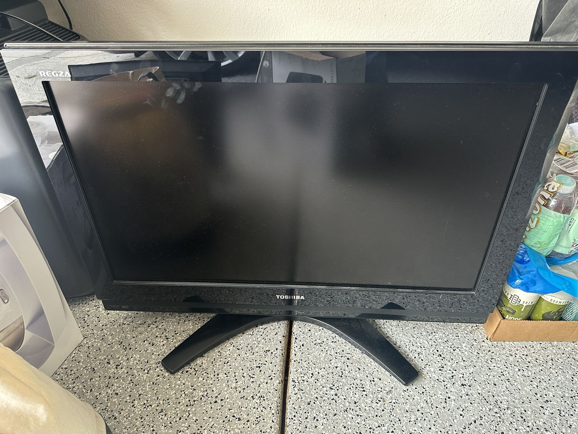 Toshiba 32” TV w/ No Remote