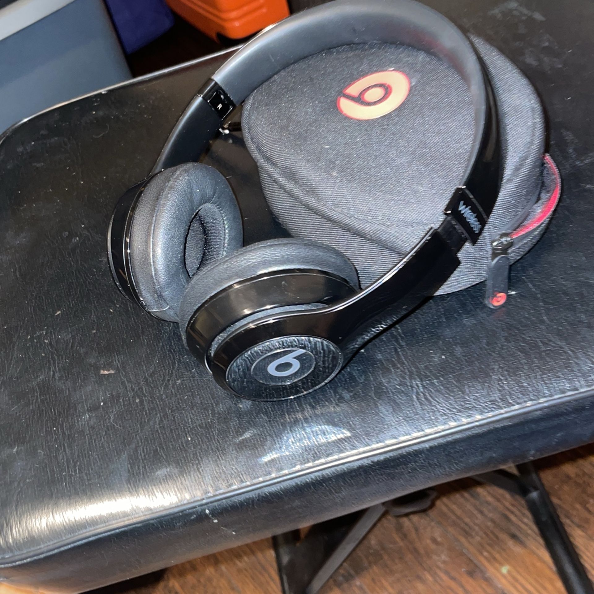 Beats Solo 3 “LIKE NEW”