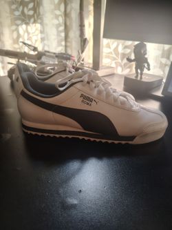 PUMA ROMA WHITE WITH BLUE ACCENTS (SIZE 6.5)