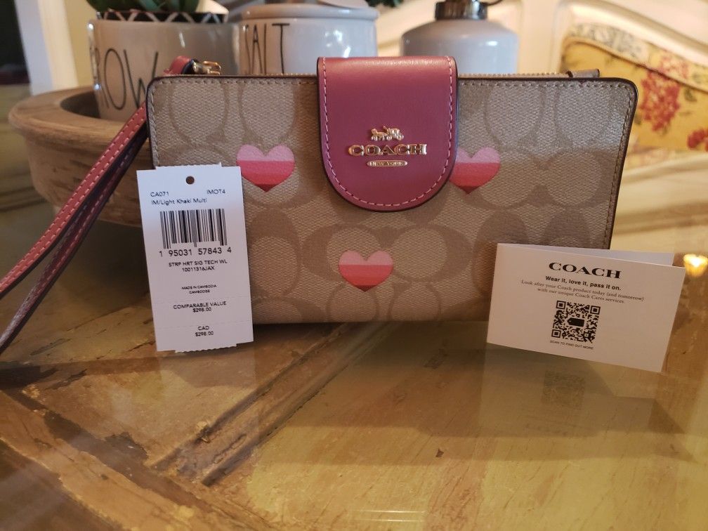 Coach Stripe Heart Signature Tech Wallet Brand New With Tags MSRP $298  Great Valentine's Day Gift for Sale in Anaheim, CA - OfferUp
