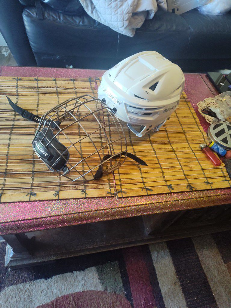 Bauer Hockey Helmet (NEED GONE SPRING CLEANING)
