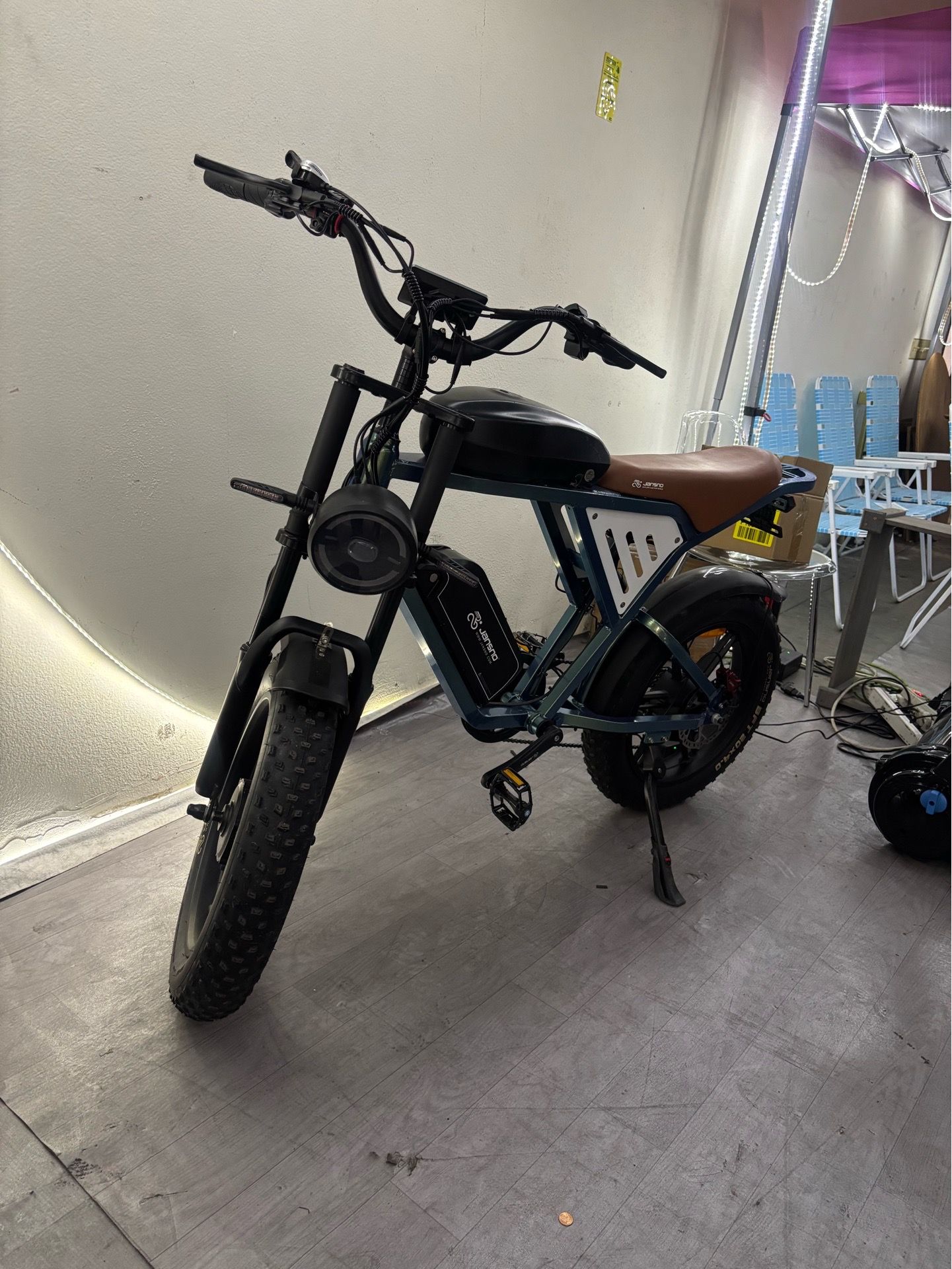 New ebike 28mph 70 Miles Dual Batteries Long Range E-Bike Retro Style