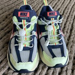 Big Kids' Shoes Nike Vomero 5