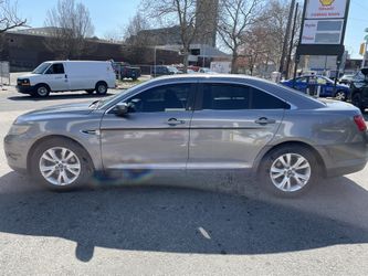 2011 Ford Taurus SEL