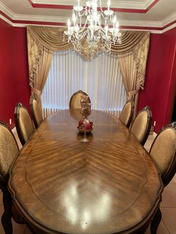 Traditional Dining Room Table And Chairs Set