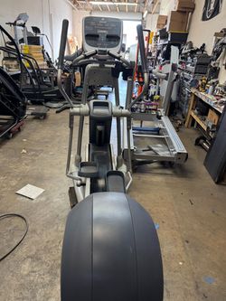 Precor 835 EFX Elliptical ( Delivery Included) 