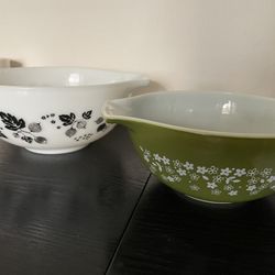 Vintage Pyrex Bowls