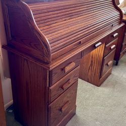 Antique Roll Top Desk  Excellent Condition 