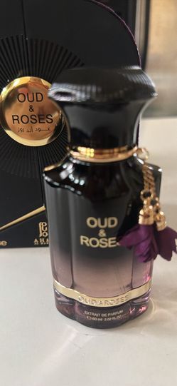 Oud and roses perfume