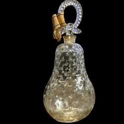 Established by Ernest Daltroff in 1904, Parfums Caron was originally located on Rue de la Paix in Paris. Daltroff purchased the perfumery from Anne-Ma