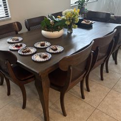 8 Place Wood Table 