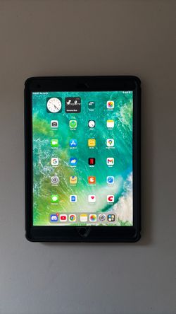 Apple iPad Pro 10.5" – Excellent Condition - Otterbox Case - Original Box