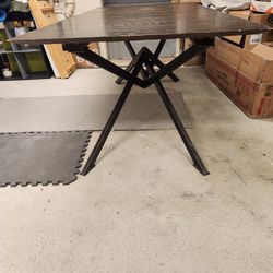 Deal On Dining Table 