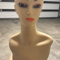 Mannequin Head with Shoulder Display For Wigs