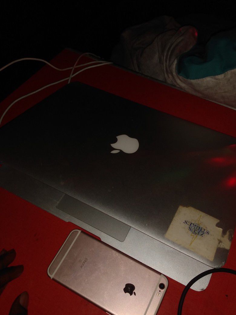 Apple macbook air powers on but (Need s a battery)