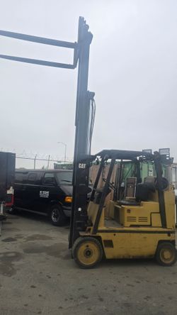 Cat 8800lb cap forklift