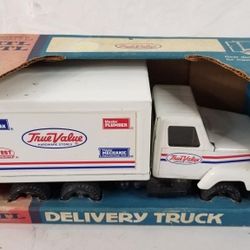 ERTL True Value Hardware Stores Delivery Truck 1/24