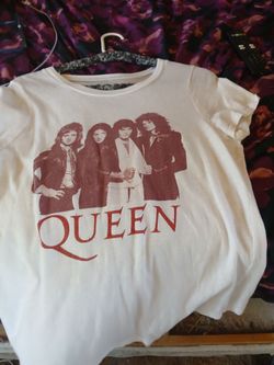 Queen t shirt xlg