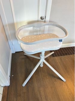 Halo Bassinet - Like New