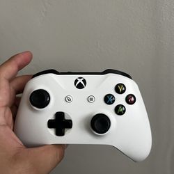 XBOX CONTROLLERS 