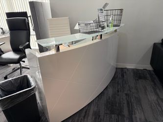 Reception Desk & Chairs