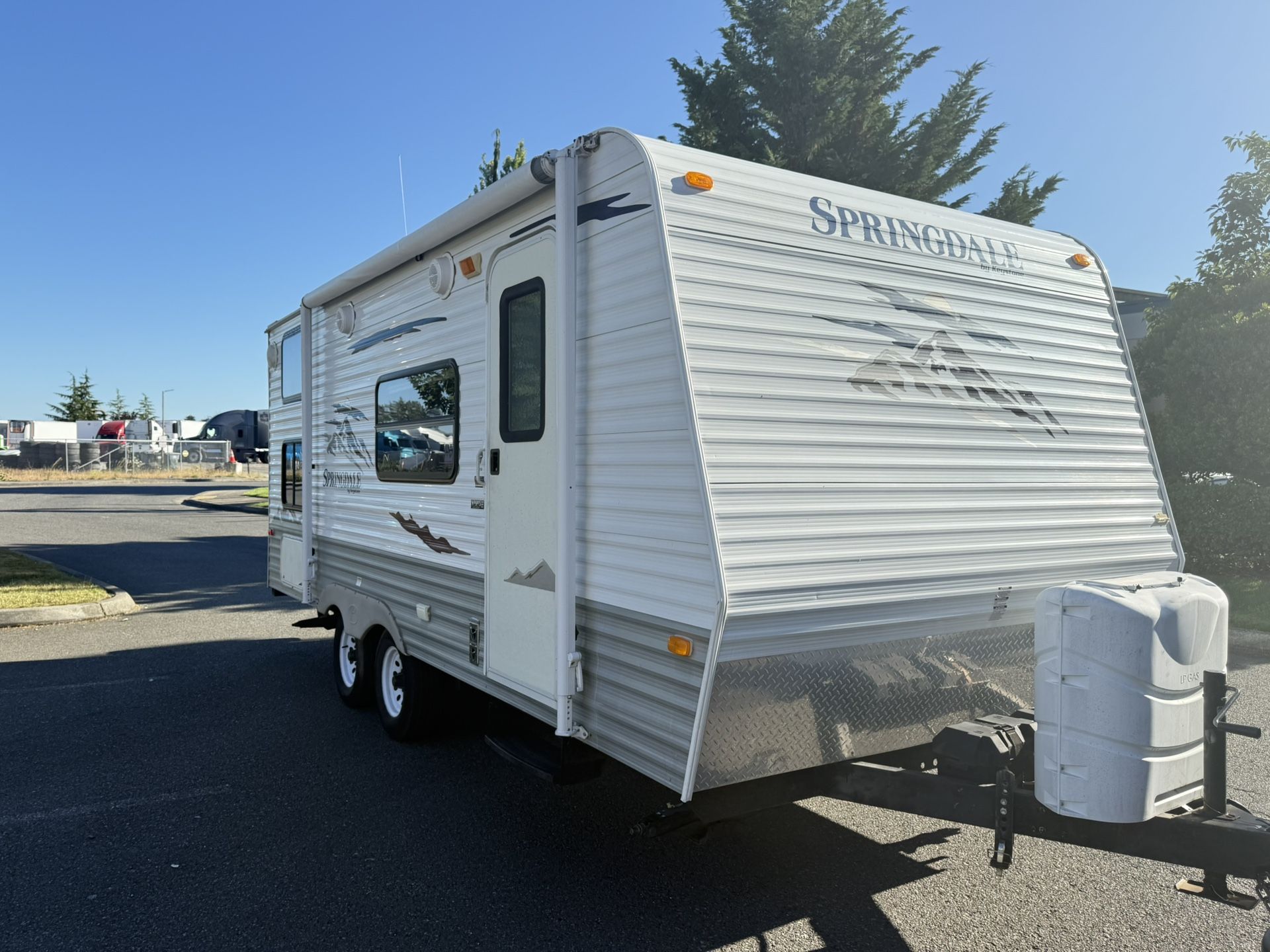 2010 Keystone Springdale 23ft travel trailer roof, air and awning