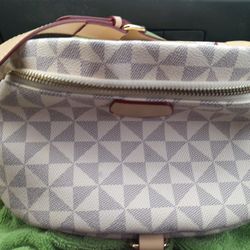 Nice  New Purse, No Tags.. Very Clean, Great For CHRISTMAS Gift