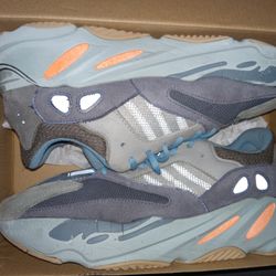 Yeezy Boost Adidas 700 Carbon Size 11