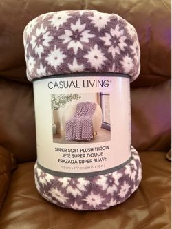 New Casual Living 60” X 70” Throw