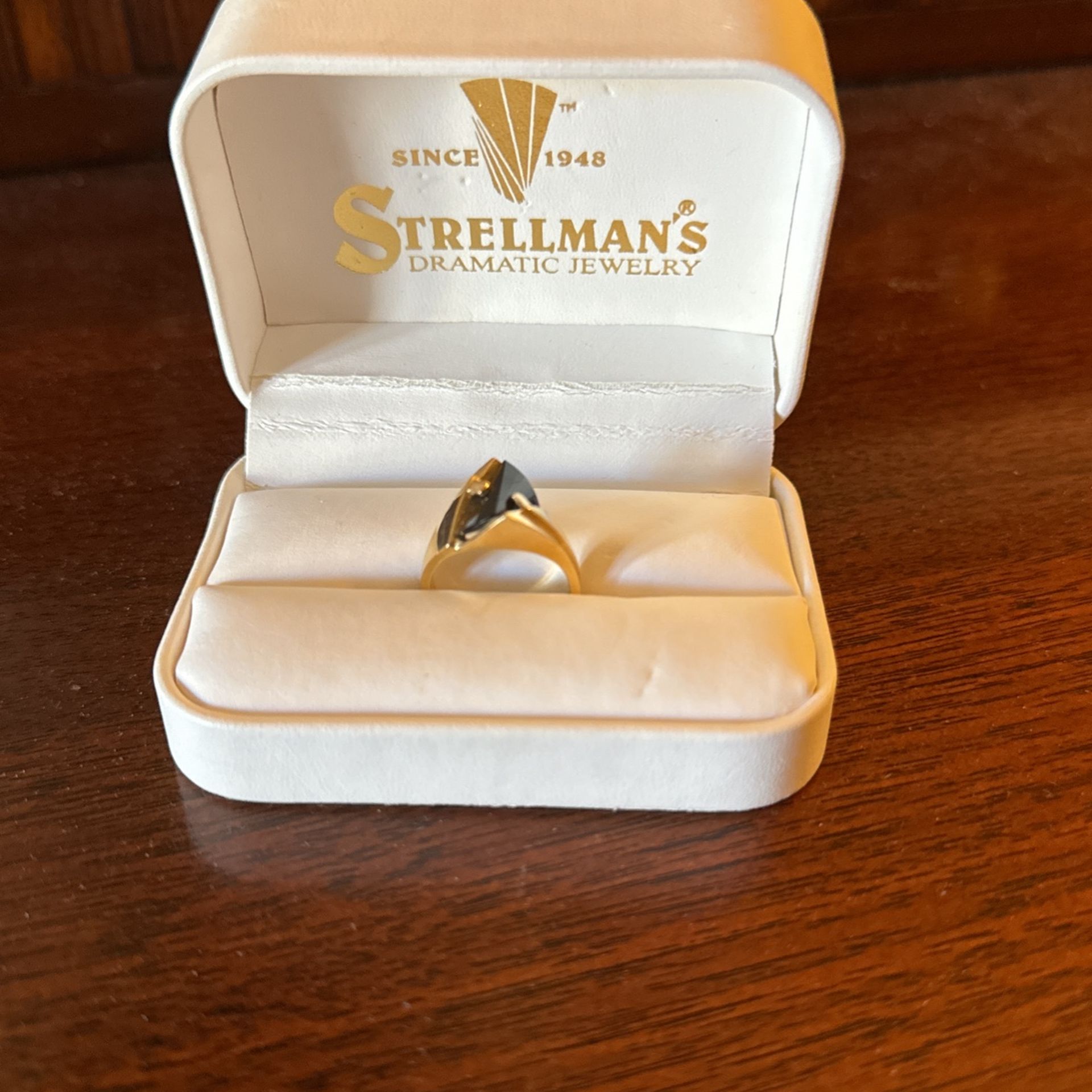 Strellman’s Black Onyx and Gold Ring
