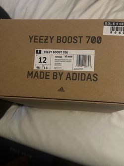 Yeezy boost 700 Magnet