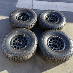 16” METHOD MATTE BLACK With 35” BFG K02 Tires TACOMA 4Runner