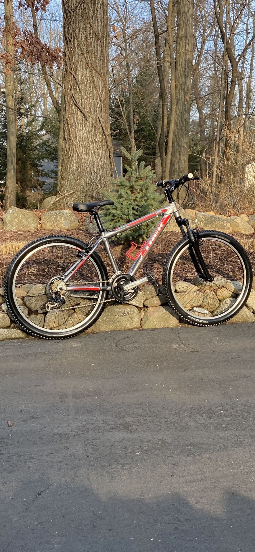 26” TREK 3500 21 Speed Mountain Bike Bicycle Pristine Like New Condition