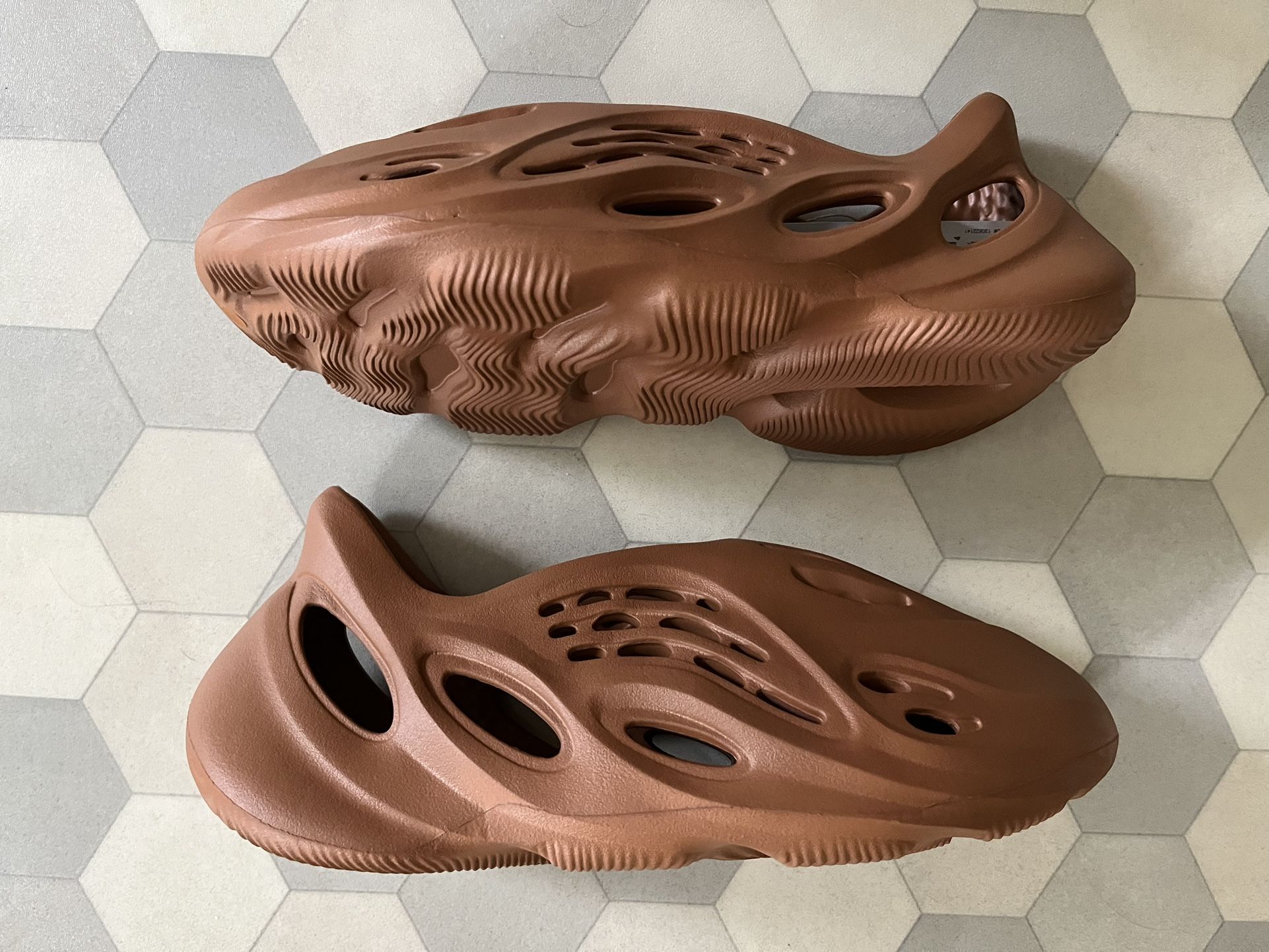 Adidas Yeezy Foam Rnr Clay Red