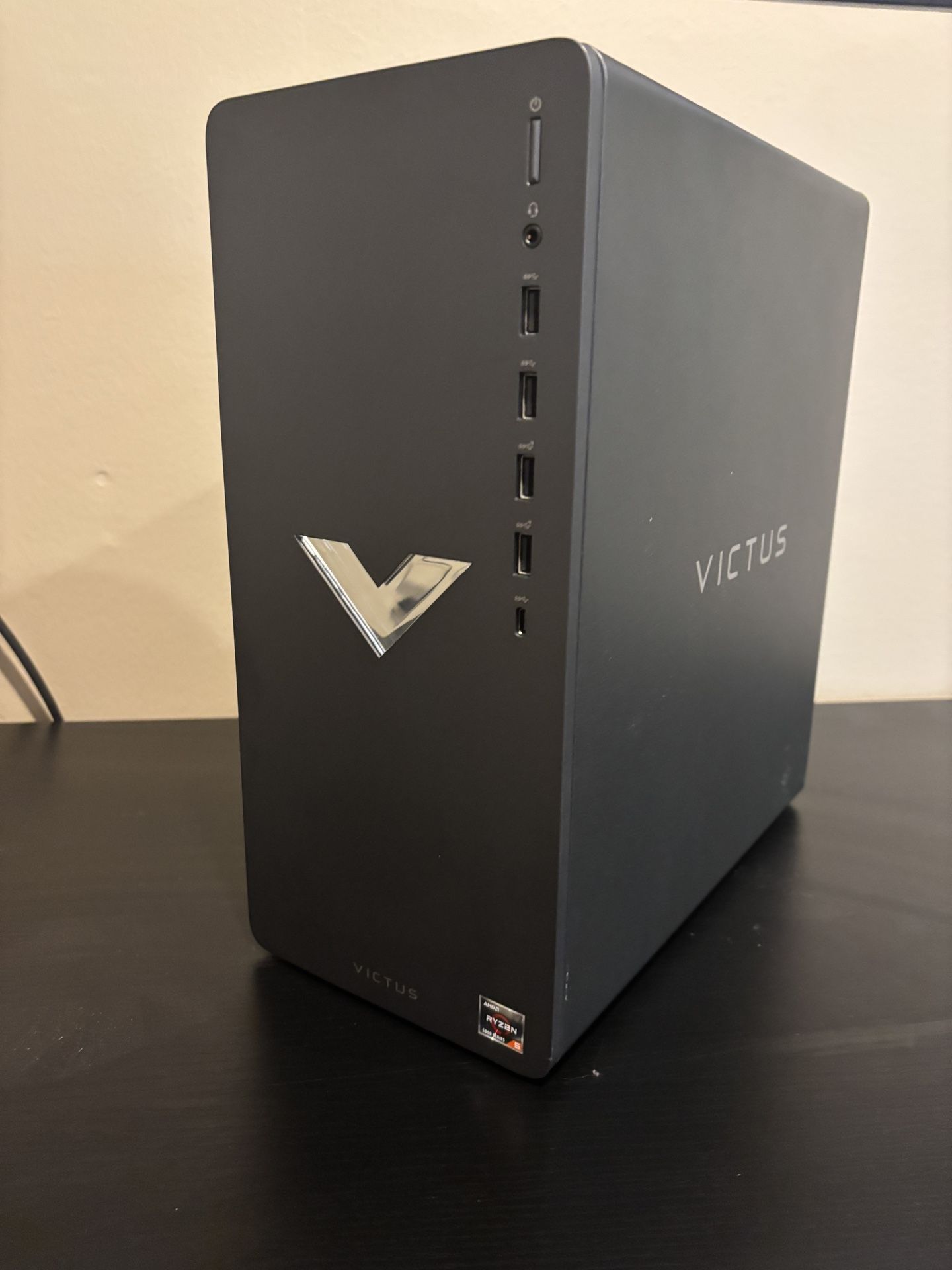 Victus Gaming PC with Halo Infinite Mouse/ Keyboard