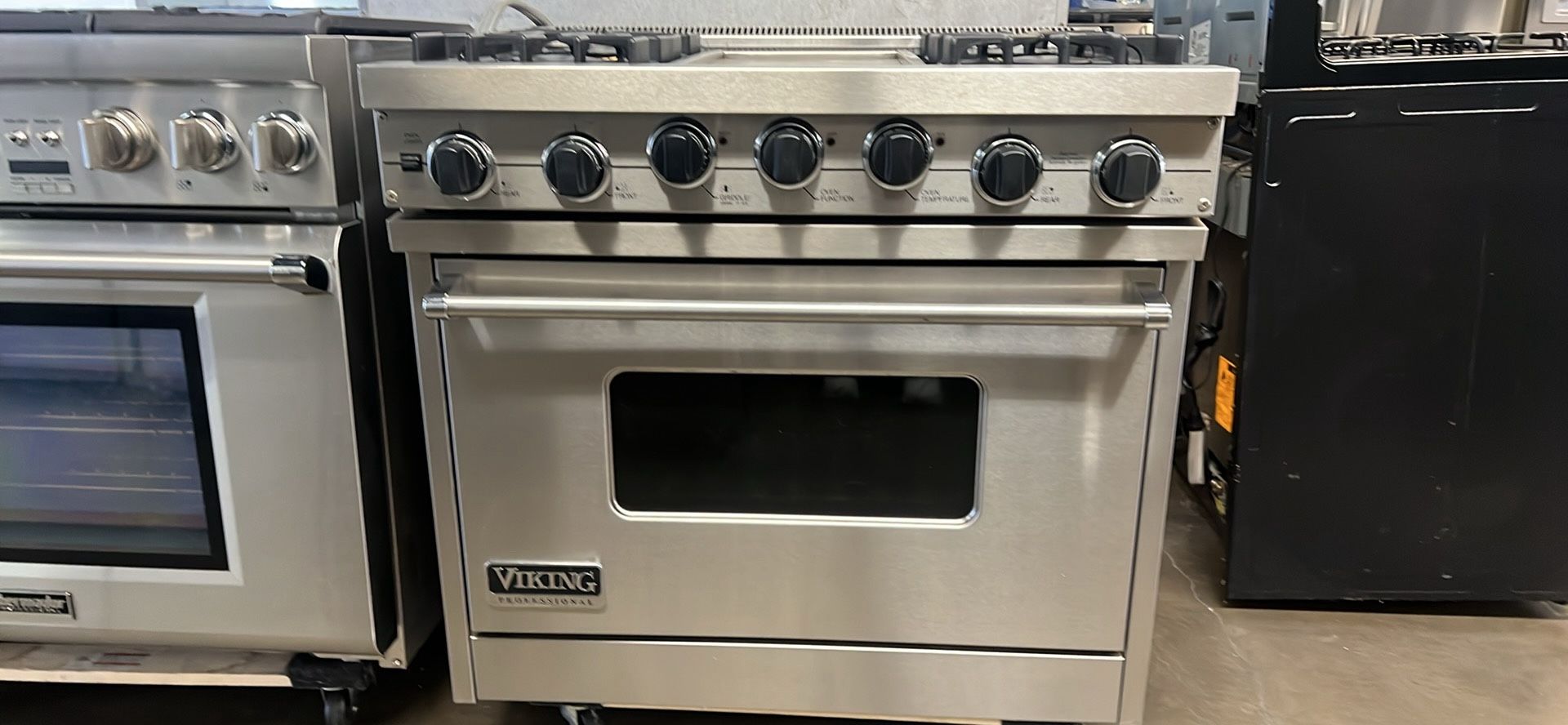 VIKING 36”WIDE STAINLESS STEEL DUAL FUEL RANGE STOVE