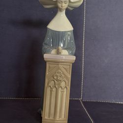 Lladro Figurine - Kneeling nun