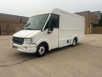 2013 Isuzu Reach 14 Step VAN