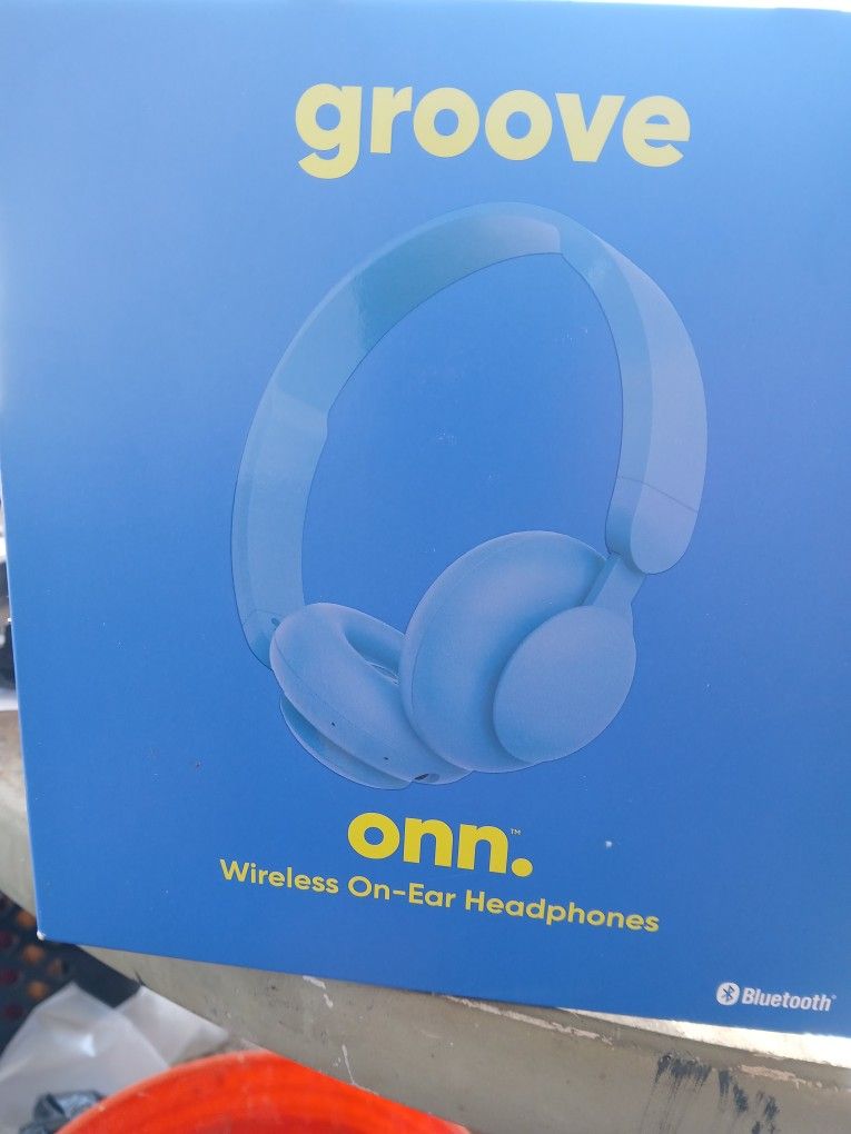 Groove Onn Headphones NIB