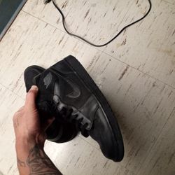 Jordan 1 Mid Triple Black Suede 