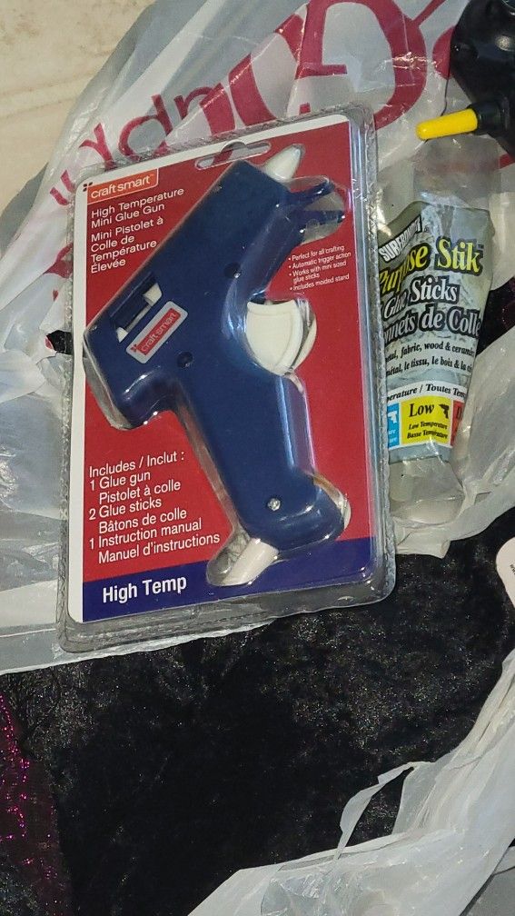 Glue Gun And STICKS BRAND NEW