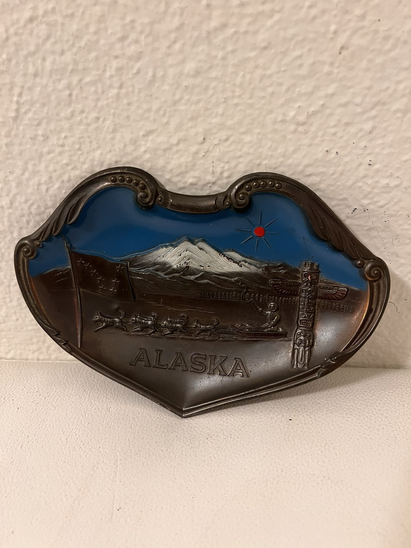 Vintage painted picture on metal Alaska made in Japan. Dog sleds with totem