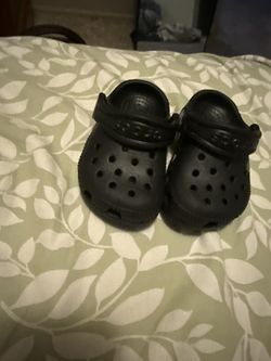 Size 4c baby crocs