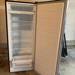 7 cu ft refrigerator/freezer Vissani