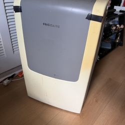Frigidaire Portable Air Conditioner FOR PARTS Please Read 