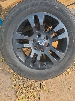 Chevrolet Wheel with Tire 265/60R18