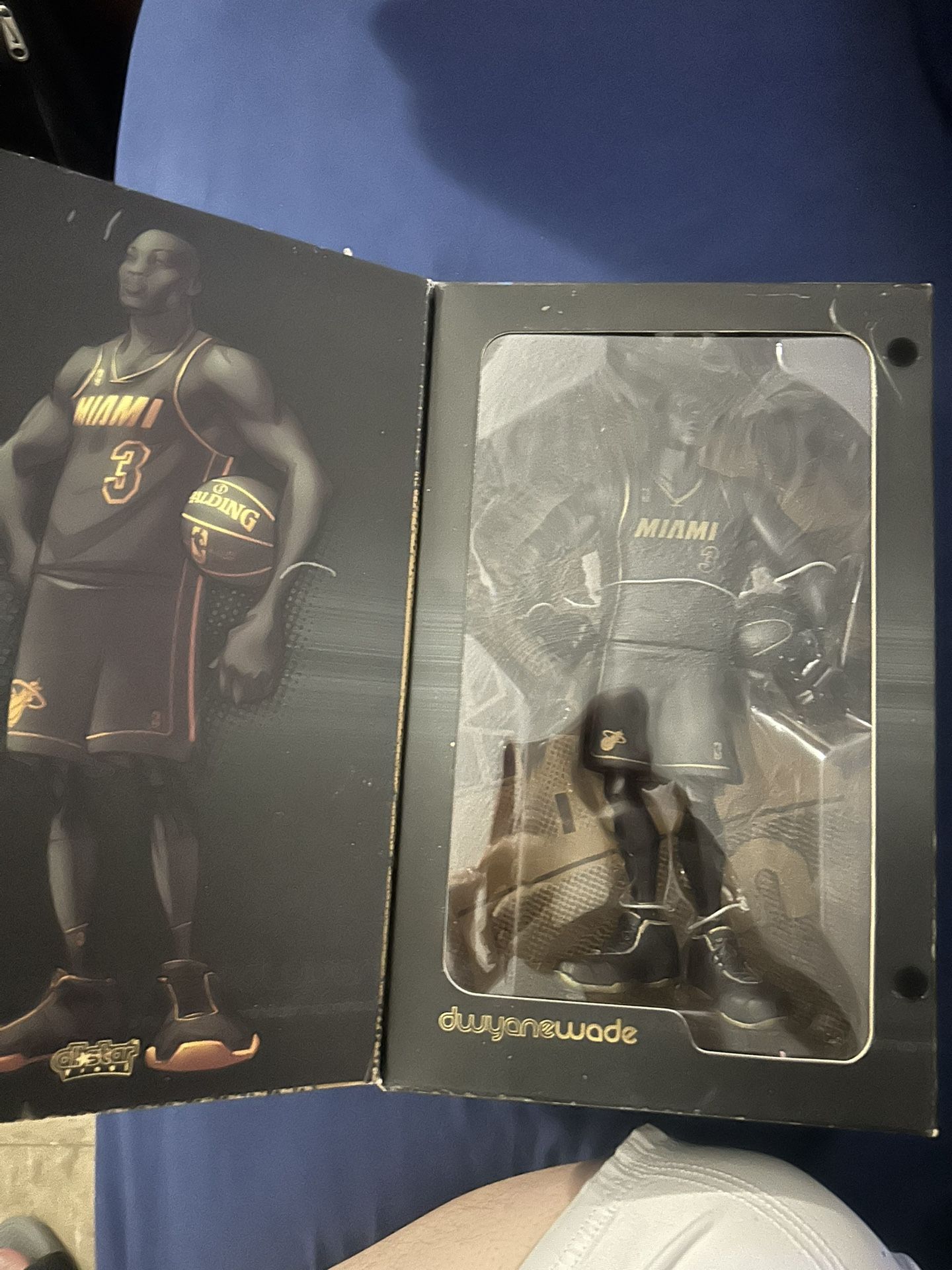 Dwayne Wade Statue Collectible