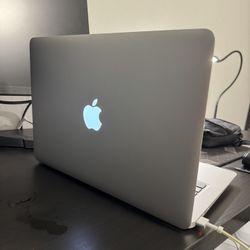 MacBook Air 13-inch 2017