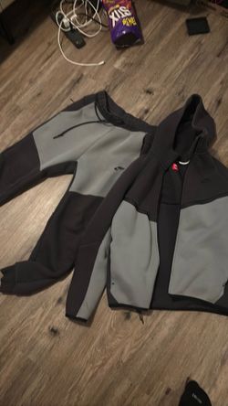 Nike teck size medium used but don’t wear anymore